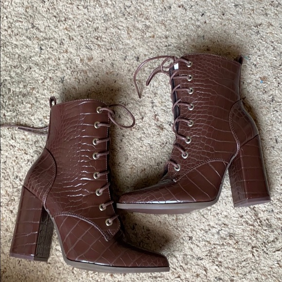 NIB- Croc Style Faux Leather Boots 🐊👢 - Picture 6 of 11